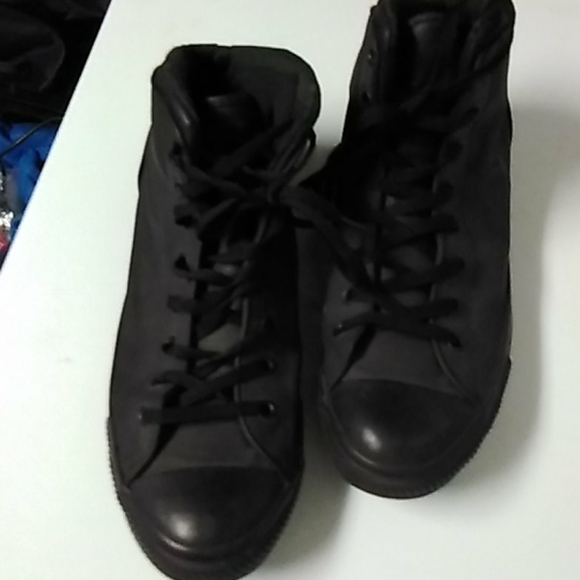 Converse - Picture 1 of 4